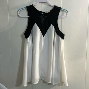 Miami Black & White Lace Top - Flowy, Lined, Sleeveless - Francesca’s, Size L